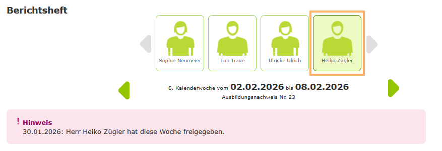 Berufsschullehrer - Azubi im Berichtsheft auswählen_de.png